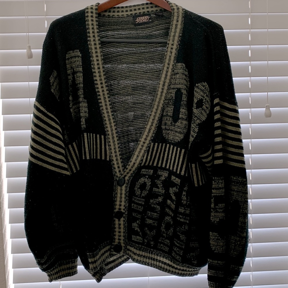Men’s black and tan sweater extra large in size